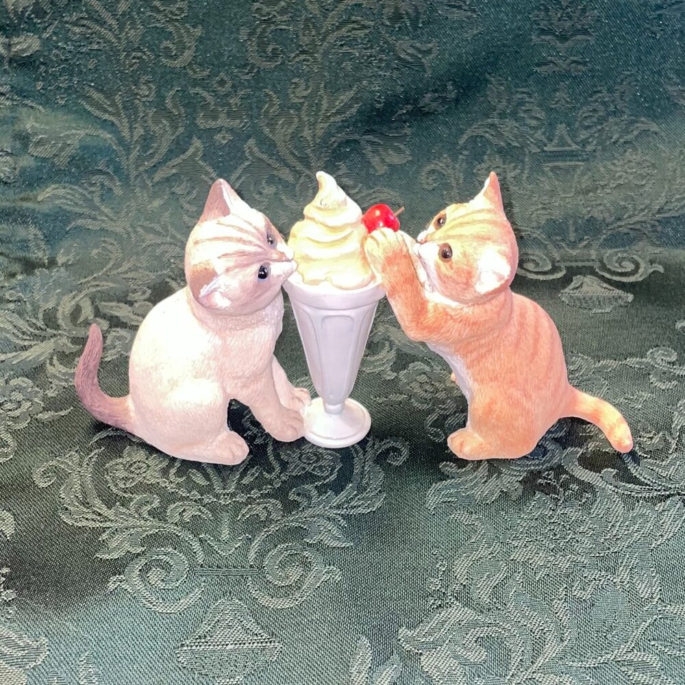 Like New Lenox Sundae Social Cat Statue